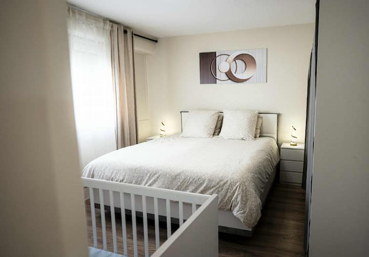 Lit King Size et grand dressing 