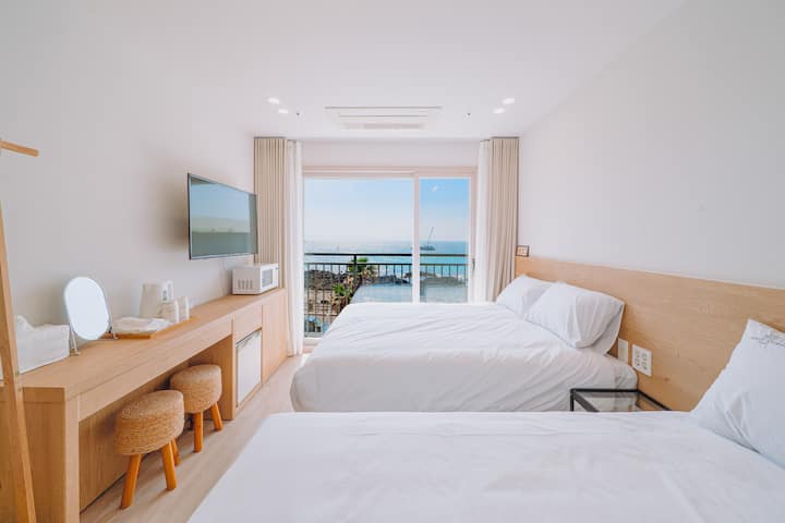 Емоционално сместување во близина на аеродромот Чеџу - двокреветна соба со поглед кон океанот - 2 брачни кревета