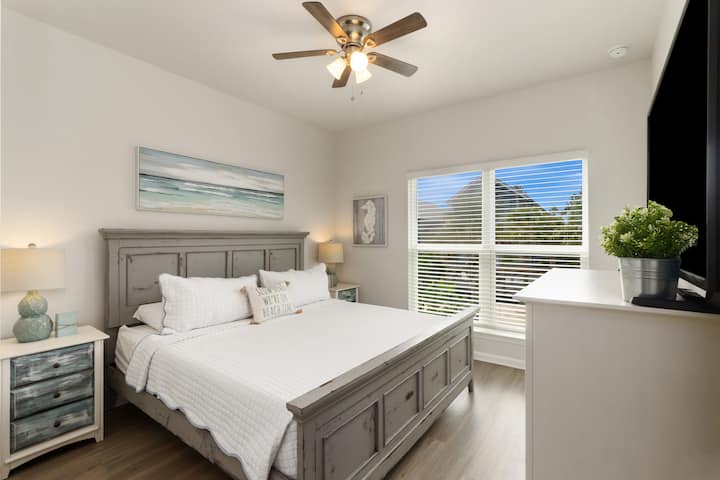 חדר שינה 2: קומה ראשונה, מיטת קינג, מצעים יוקרתיים, טלוויזיה חכמה. 