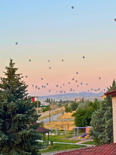 Balloons View – Cozy Garden Home in Cappadocia