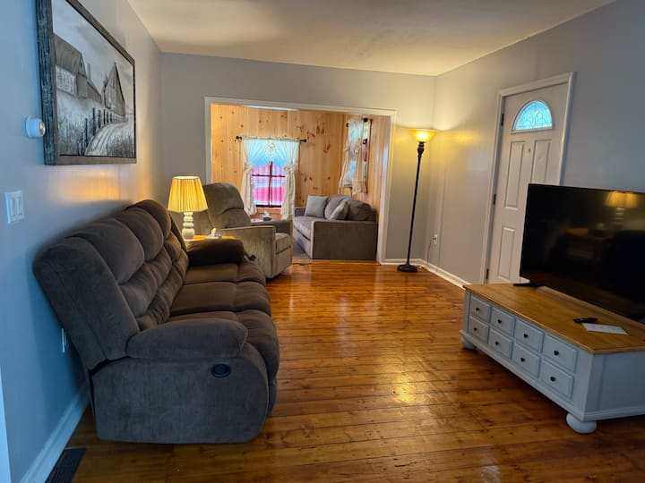 A Stay At The Bay - Boldt Castle & Boldt Yacht House