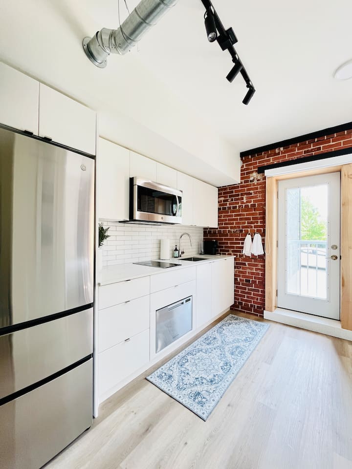 Heritage Charm. Compact Studio Comfort. - Halifax