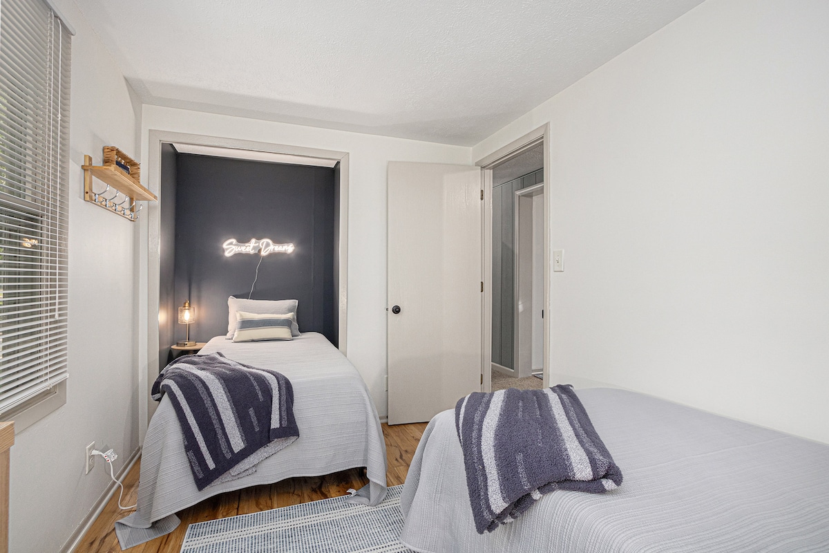 The twin bedroom features two comfortable twin beds, perfect for kids or additional guests. A TV with a built-in DVD player and a small selection of family-friendly movies makes it a great spot for a cozy movie night or quiet downtime.
