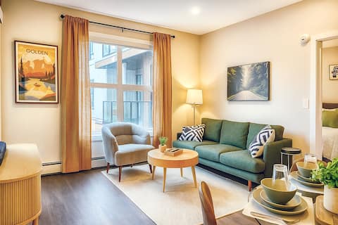 Top Airbnb: Downtown Condo Basecamp with Gear Room in Golden