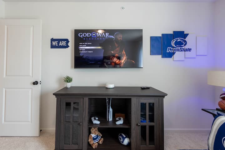 Noche de juegos lista con una PS5, controladores duales y una televisión inteligente cargada con tu entretenimiento favorito