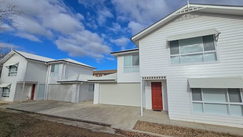 Side by Side Stay at Simmons St