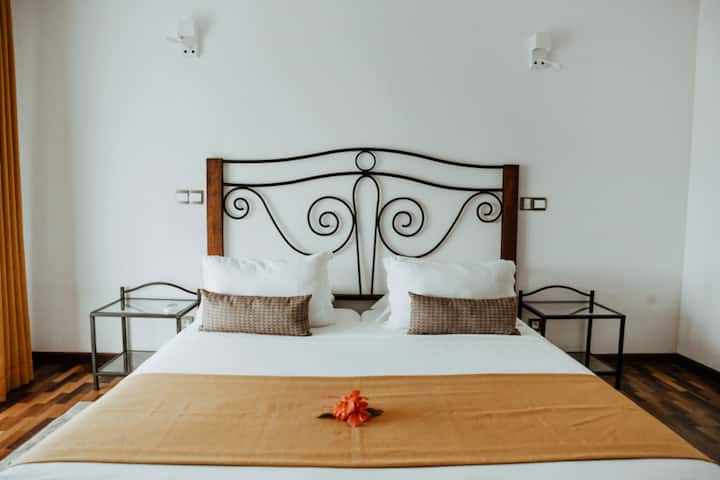 Downstairs bedroom with oceanfront views and attached full bathroom and balcony / open terrace. Please note that the actual room furnishings may vary slightly from what is shown here, with possible additions or minor differences.