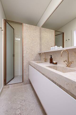 Bright & Stylish Alfama/2 bedrooms & 2 bathrooms gallery image 5