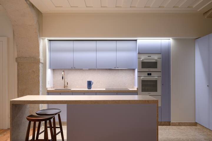 Bright & Stylish Alfama/2 bedrooms & 2 bathrooms gallery image 4