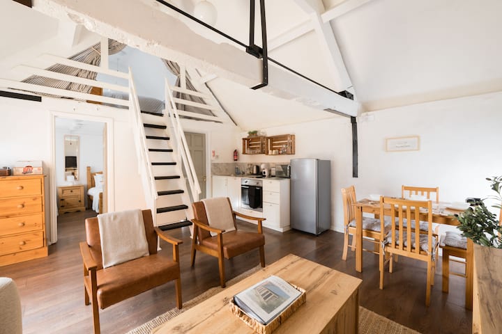 Shepherd Rest Farm Stay With Pool - Cotswolds