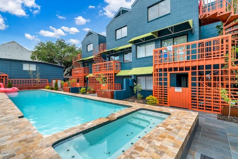 Downtown Houston | Pool Oasis Homes | EV Charging