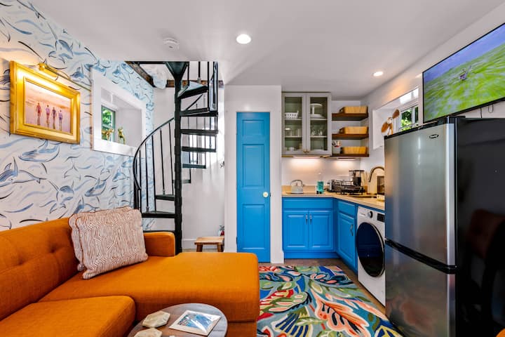 Tiny House Living + Parking | Near West End Beach - Provincetown, MA
