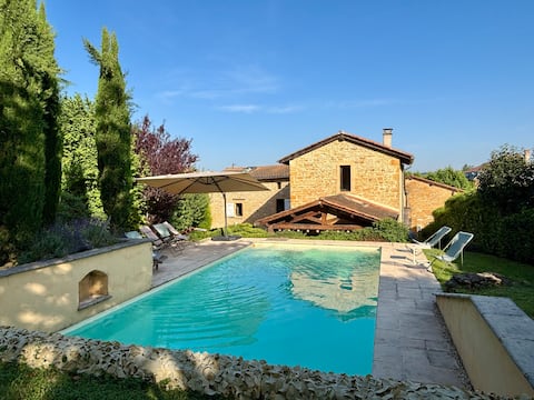 Charming house, heated pool, sauna
