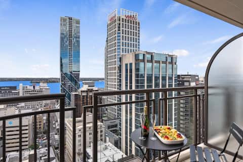 Views @ Metropolis. Free Parking