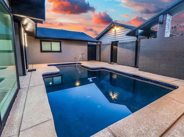 Modern Luxurious Retreat with Heated Pool