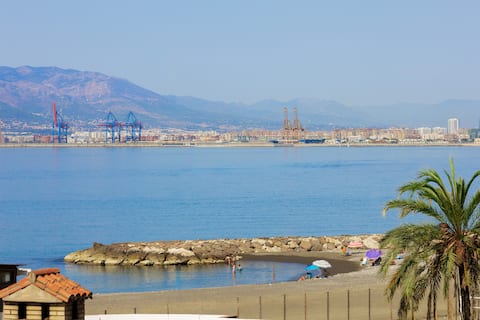 Top Airbnb: Pedregalejo Seafront - Pedregalejo Beach, Apartment... in Echeverría Del Palo
