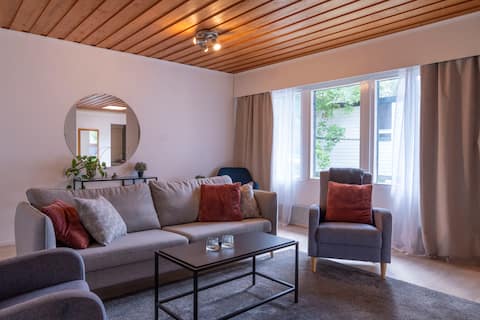Renovated house with sauna, 3 bedrooms & parking