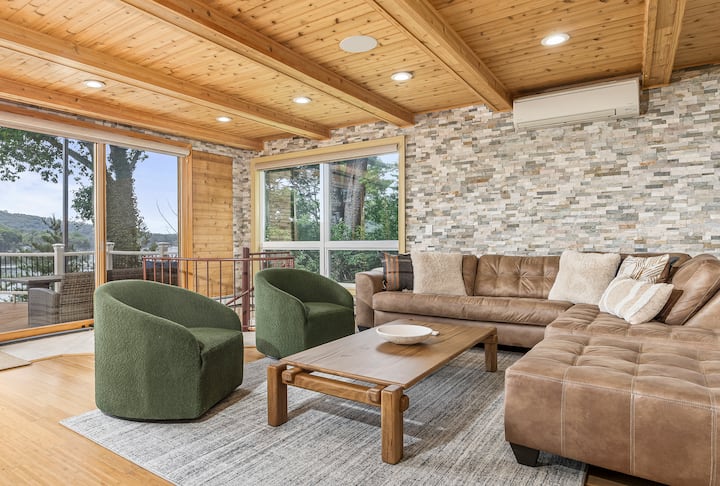 North Cliff House - Private Dock & Sauna - Danbury, CT