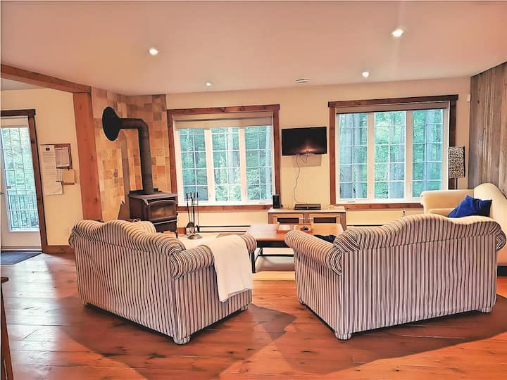 Wood & Water · Rustic Chalet By The Stream - Orford