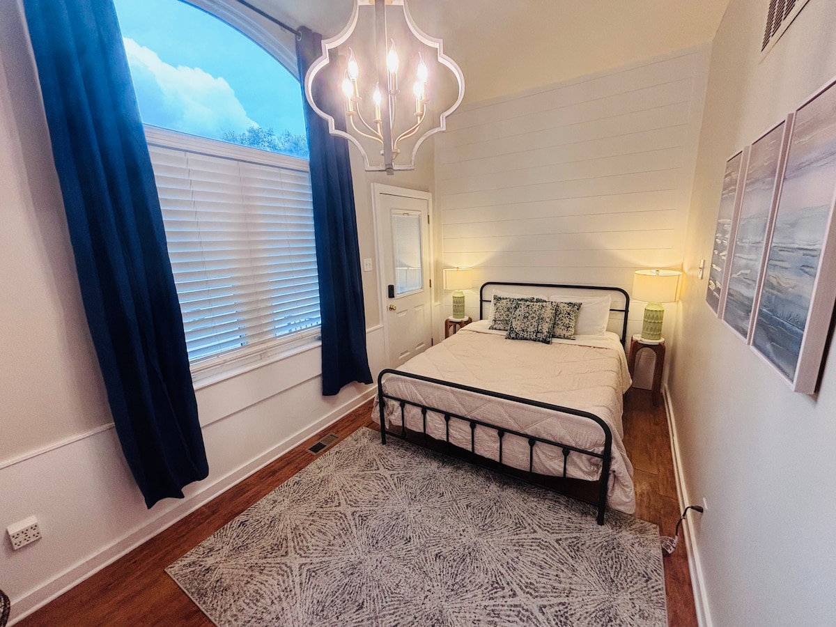 Bračni krevet (širok 150 - 179 cm).