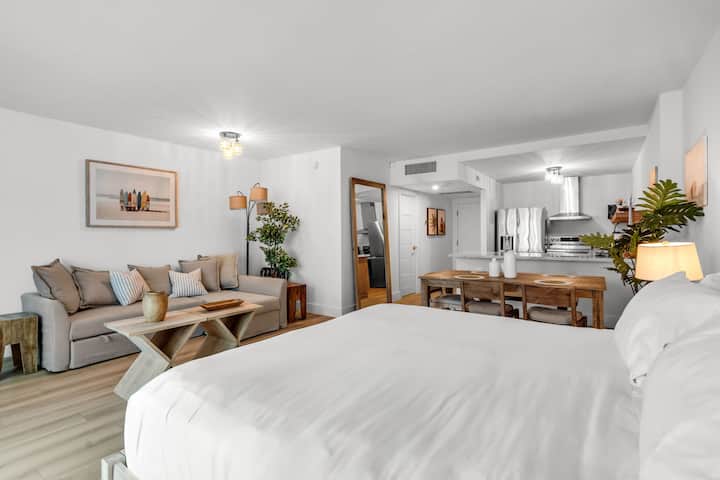 Luxury Modern Ocean View Studio South Beach - South Beach, FL