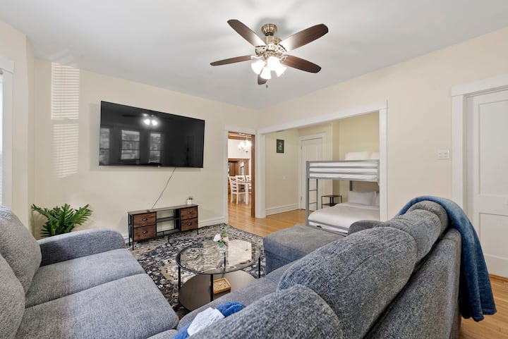Beautiful Apartment 9.9 Miles From Chicago - Westchester, IL