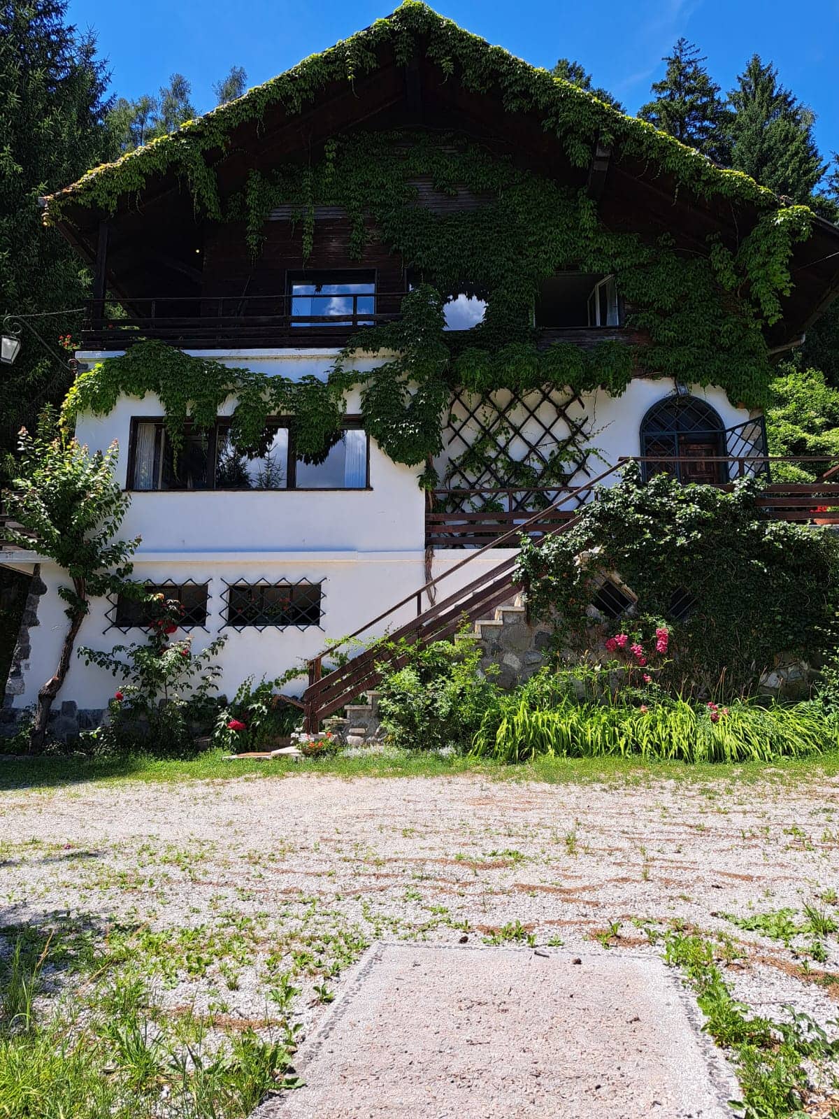 Facciata e giardino