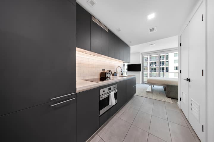 Central Studio With Pool & Gym, Walk To Bayside - Miami, FL