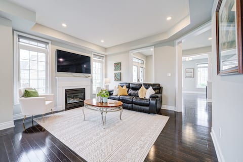 Peaceful 4BR w/ Piano • Parking • Deck