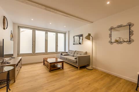 Popular Airbnb listing: ALMA center cath st Pierre Tram in Montpellier