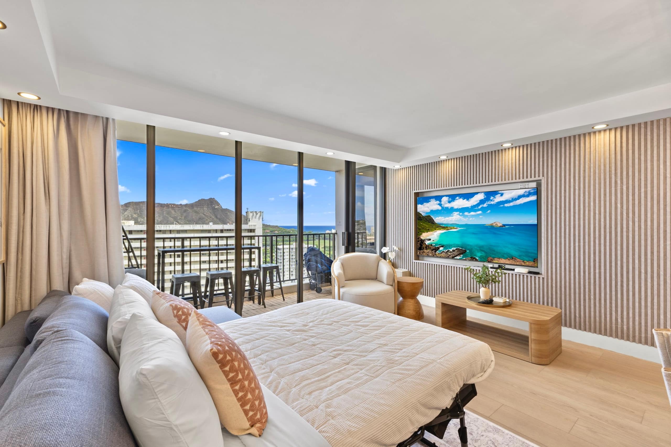 27F-Diamond Head & Ocean-View 1BR Condo w/Parking - Image 2