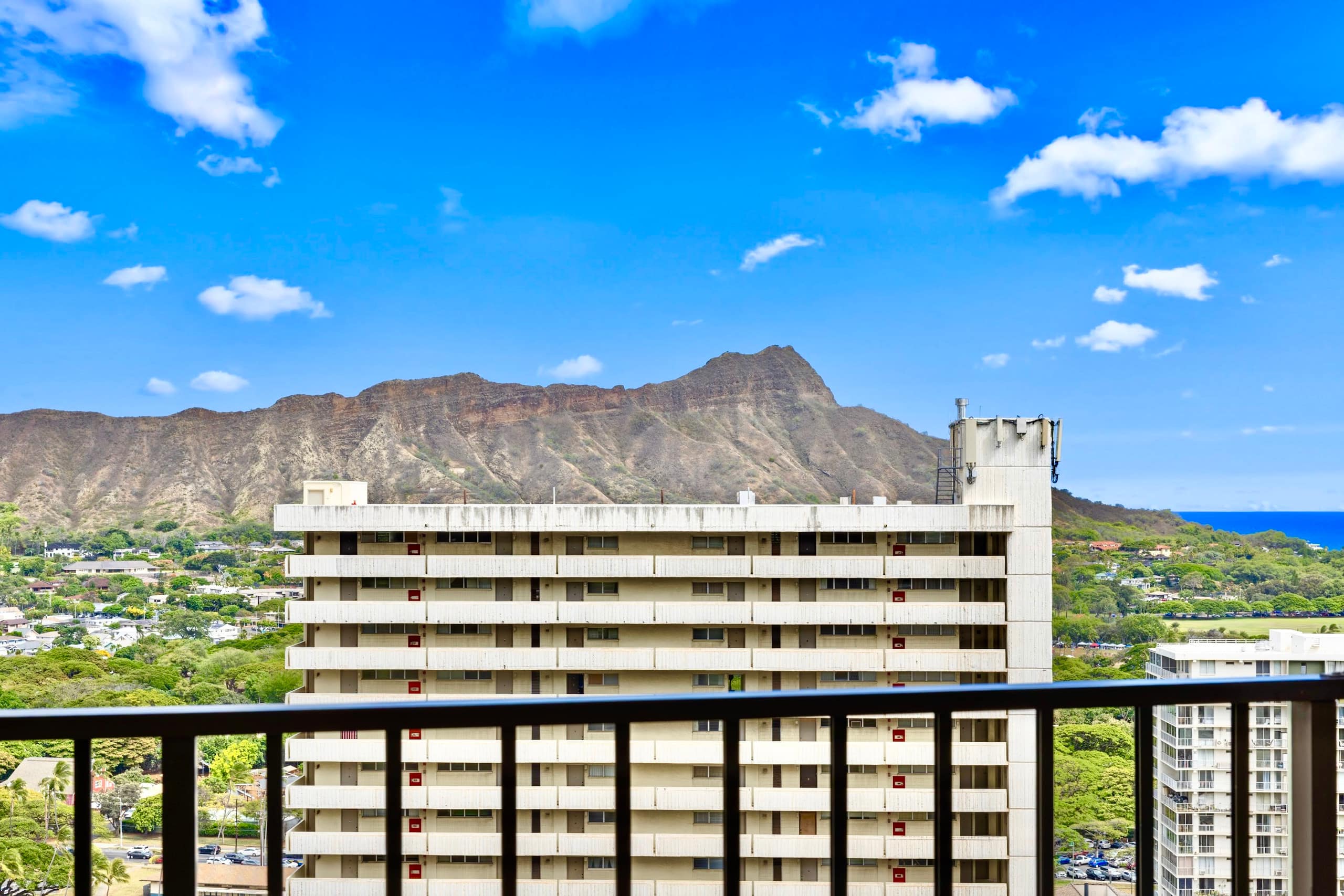27F-Diamond Head & Ocean-View 1BR Condo w/Parking - Image 42