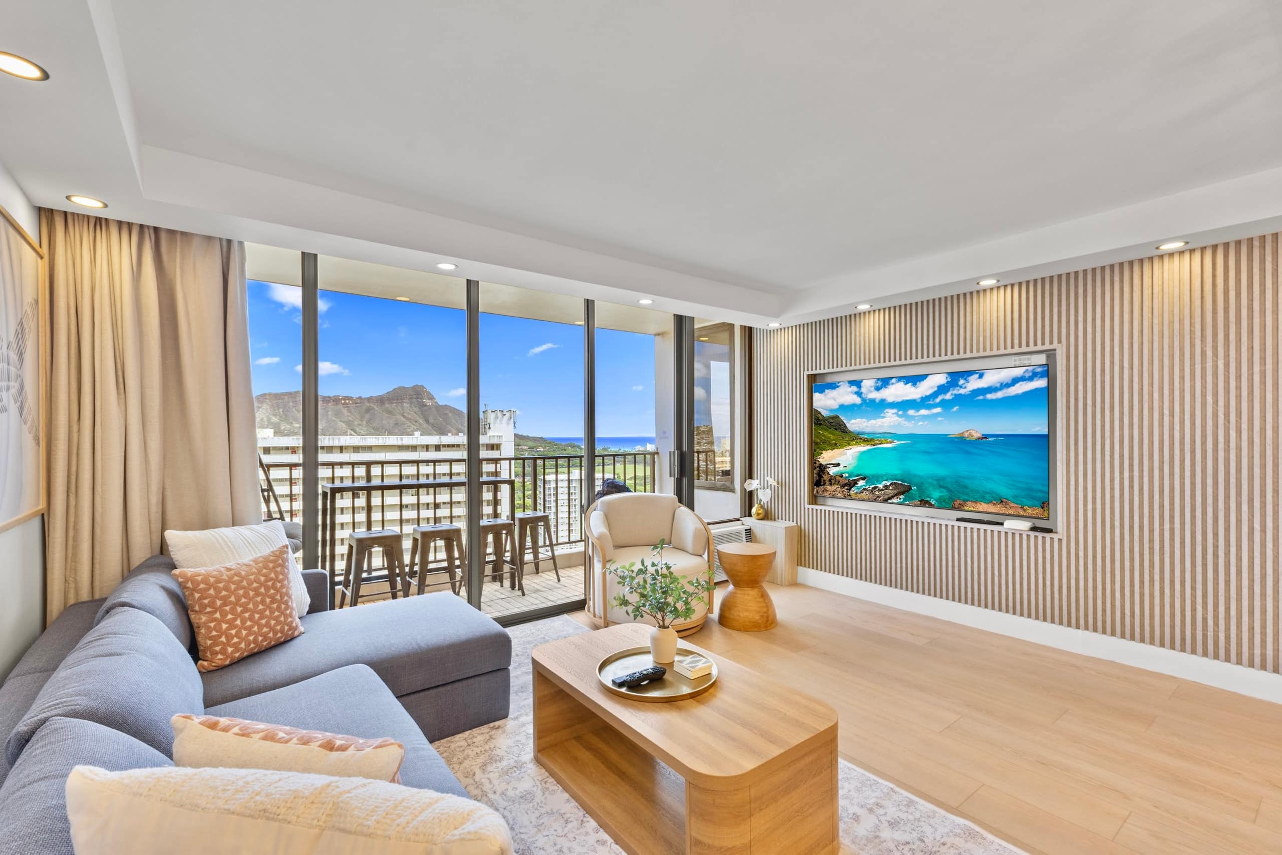 27F-Diamond Head & Ocean-View 1BR Condo w/Parking - Image 1