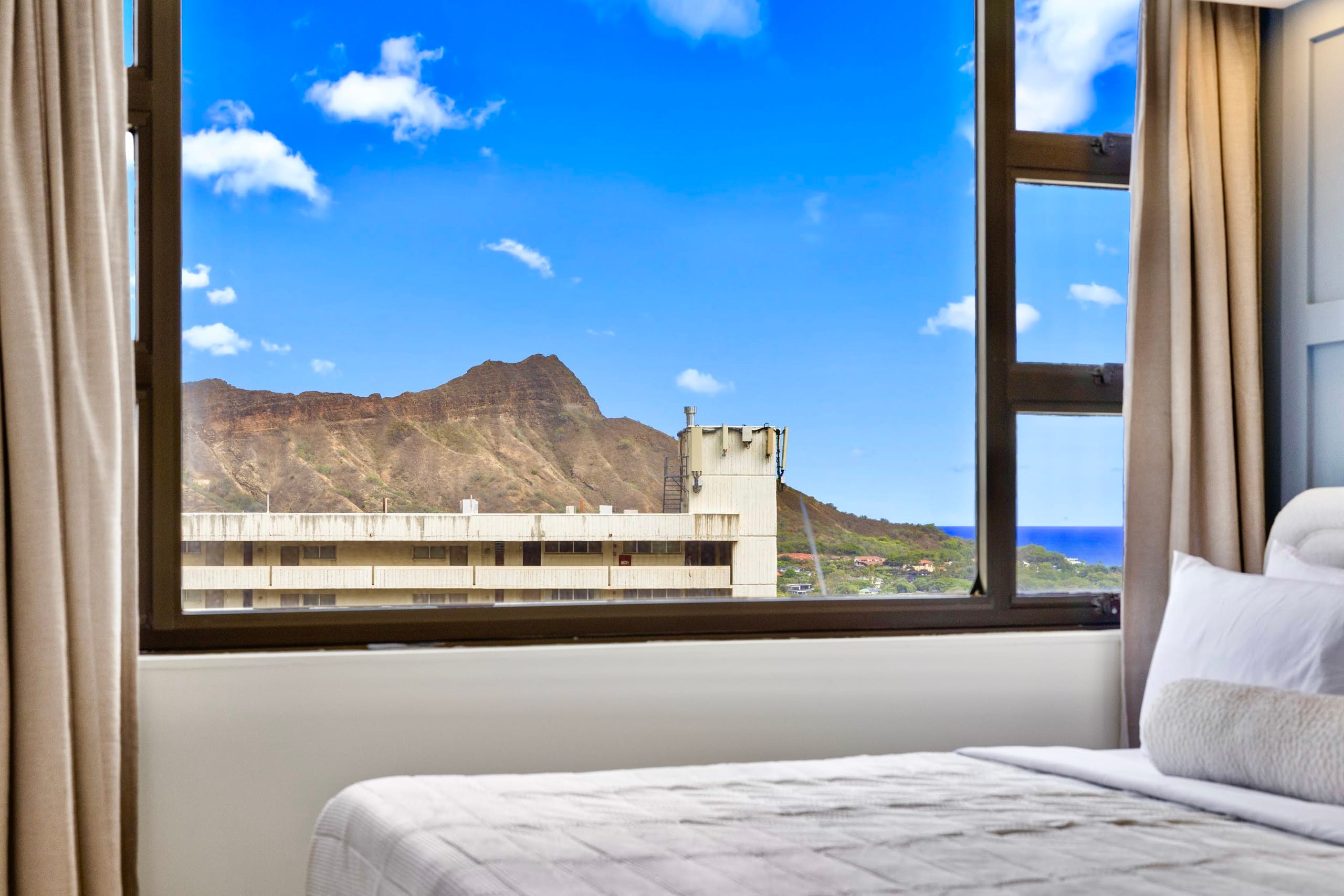 27F-Diamond Head & Ocean-View 1BR Condo w/Parking - Image 27