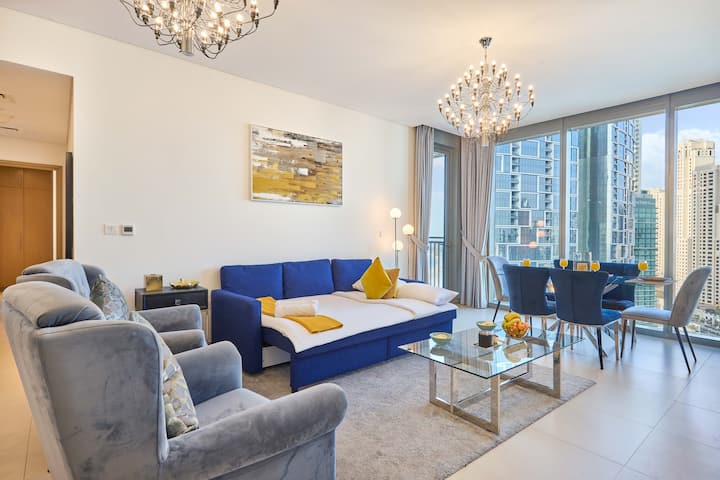 ליהנות מנוחות אמיתית עם ספה נפתחת מפנקת, כורסה אלגנטית וחלל אוכל שיקי – מושלם למנוחה או לאירוח. האורחים ירגישו כאן בבית. רק כמה דקות ממרכז הקניות של מרינה דובאי, טיילת הווק וחוף המרינה✨