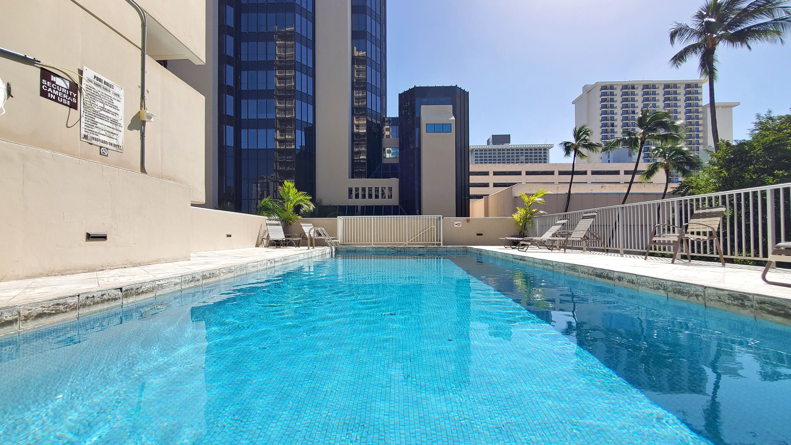 Condo in Honolulu · ★4.68 · Studio · 1 bed · 1 private bath - Image 25