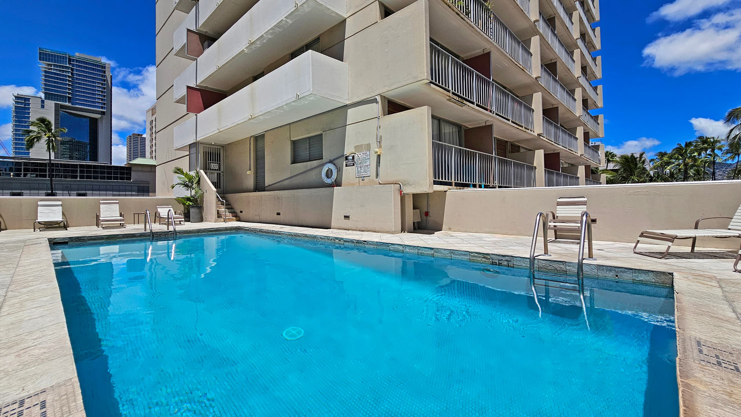Condo in Honolulu · ★4.68 · Studio · 1 bed · 1 private bath - Image 27