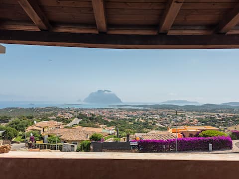 [Tavolara Stunning View] Design villa with garden