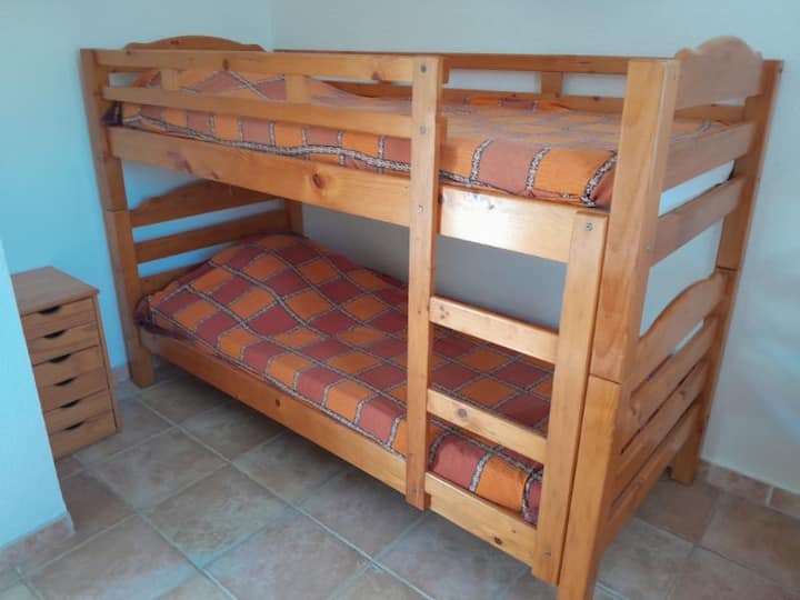 Спалня 2 с двуетажни легла
2 X 90 X 190 см