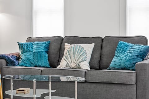 Popular Airbnb listing: Port Royal Cottage | Walk Downtown | Bikes | BBQ in Port Royal