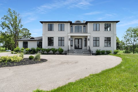 Luxurious 5 Bedroom Estate on 2 Acres
