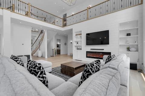 Luxurious 5 Bedroom Estate on 2 Acres