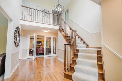 Sleeps14*UWO*Piano*PingPong*BBQ*FireTable*5000 sq ft