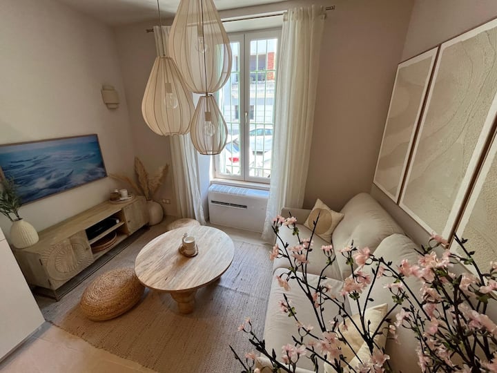 Cozy and elegant living room with sofa bed for separate sleeping if necessary, The Frame TV and reversible air conditioning