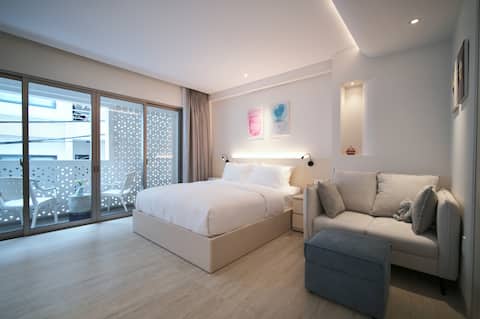 E2.2: ĐaKao studio+Balcony+RainShower+TotoWashlet