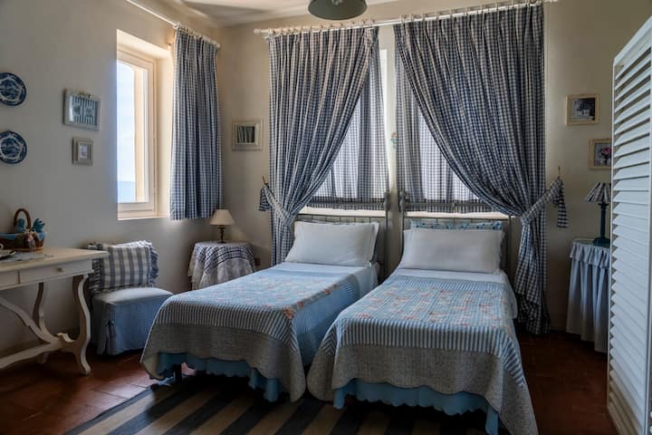 Პუჩინის ოთახში შესვლის შემდეგ ჩამოდით სპირალურ კიბეებზე და აღმოჩნდებით ზღაპრულ ატმოსფეროში, ვილის ერთ-ერთ ყველაზე მაღალ წერტილში იმყოფებით.