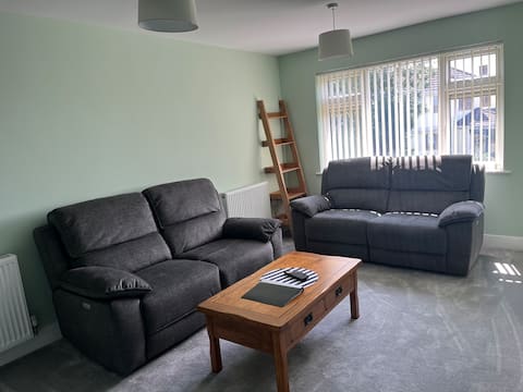 Top Airbnb: 2 double bedroom 1st floor flat - Sleeps 4 in South Yorkshire