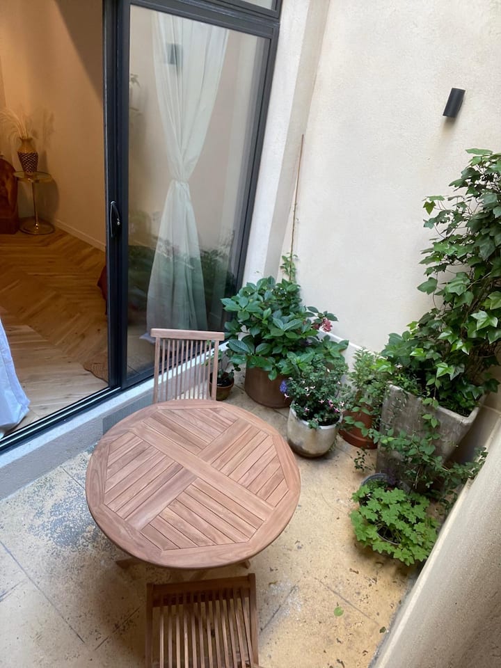 Rare Montmartre Apartment With Private Terrace - Paris