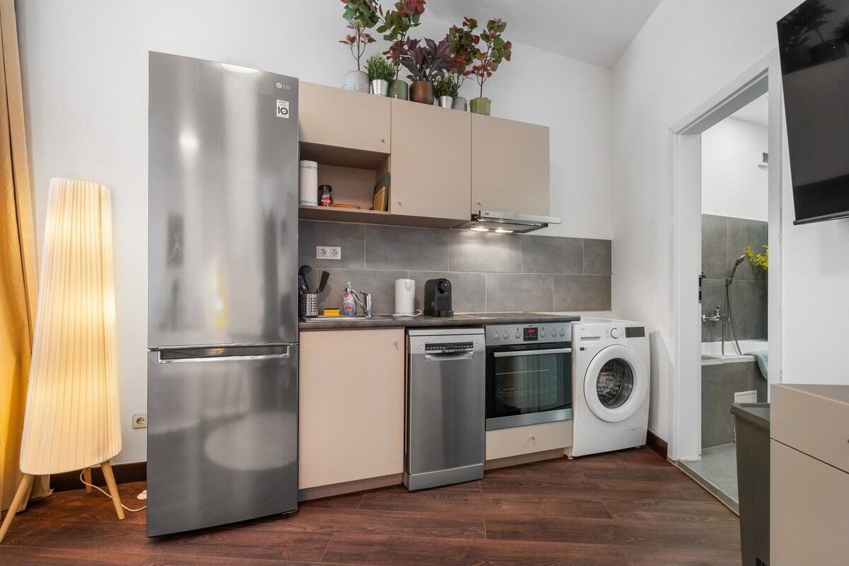Top performing Airbnb: Loftly Hindenburgdamm 85: Charité - Self Check-In in Lichterfelde