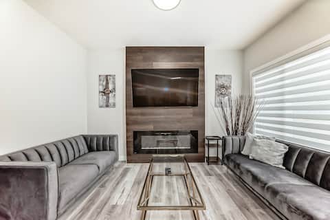 Top Airbnb: Modern Oasis w/AC Sleeps 6 Garage Parking Near WEM in Kinglet Gardens